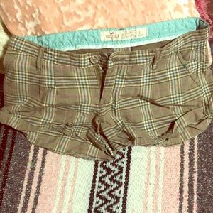 Hollister women’s cargo shorts